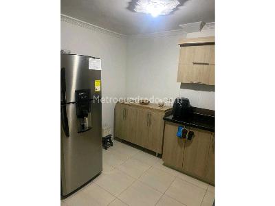 Apartamento de 4 alcobas en venta en Cabañas, Bello, 94 m² · foto 2 de 15