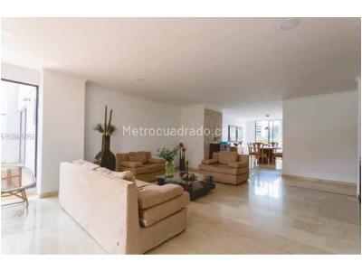 Apartamento de 4 alcobas en venta en Los Naranjos, Medellín, 175 m² · foto 2 de 13