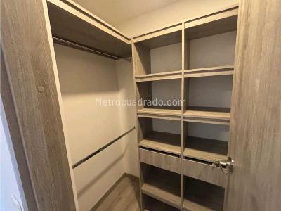 Apartamento de 2 alcobas en venta en Cabañas, Bello, 61 m² · foto 13 de 20