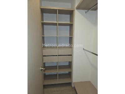 Apartamento de 2 alcobas en venta en El Poblado, Medellín, 78 m² · foto 7 de 9
