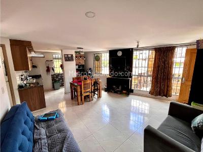 Apartamento de 3 alcobas en venta en Cabañas, Bello, 118 m² · foto 4 de 12
