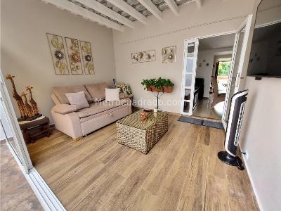 Casa de 4 alcobas en venta en Loma Del Escobero, Envigado, 140 m² · foto 2 de 17