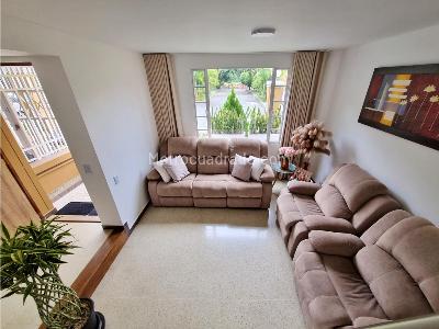 Casa de 4 alcobas en venta en Loma Del Escobero, Envigado, 140 m² · foto 4 de 17