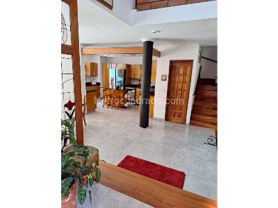 Casa de 3 alcobas en venta en El Poblado, Medellín, 255 m² · foto 2 de 20