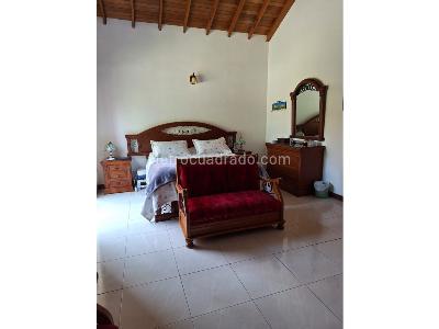 Casa de 3 alcobas en venta en El Poblado, Medellín, 255 m² · foto 17 de 20