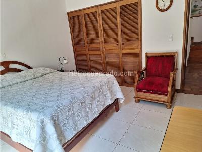 Casa de 3 alcobas en venta en El Poblado, Medellín, 255 m² · foto 18 de 20