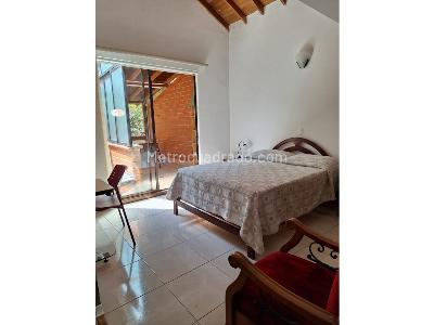 Casa de 3 alcobas en venta en El Poblado, Medellín, 255 m² · foto 19 de 20
