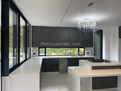 Casa de 4 alcobas en venta en El Poblado, Medellín, 441 m² · foto 2 de 20