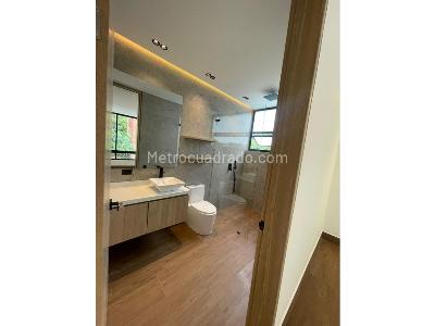Casa de 4 alcobas en venta en El Poblado, Medellín, 441 m² · foto 12 de 20