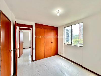 Apartamento de 4 alcobas en venta en El Poblado, Medellín, 117 m² · foto 9 de 19