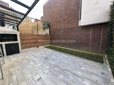Casa de 3 alcobas en venta en Loma Del Chocho, Envigado, 290 m² · foto 2 de 13