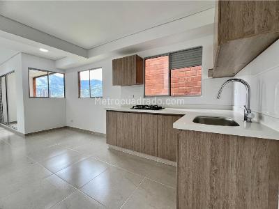 Apartamento de 1 alcoba en venta en Navarra Bello, Bello, 44 m² · foto 2 de 8