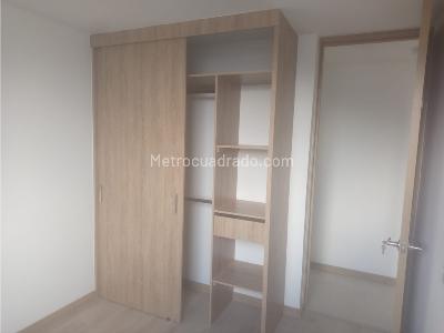 Apartamento de 3 alcobas en venta en Amazonia, Bello, 69 m² · foto 11 de 12