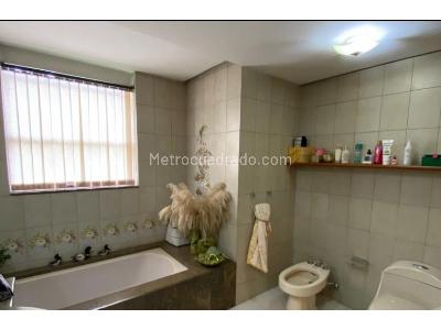 Apartamento en venta en El Poblado, Medellín · foto 8 de 11