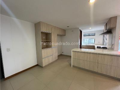 Apartamento de 2 alcobas en venta en Loma De Las Brujas, Envigado, 107 m² · foto 2 de 16