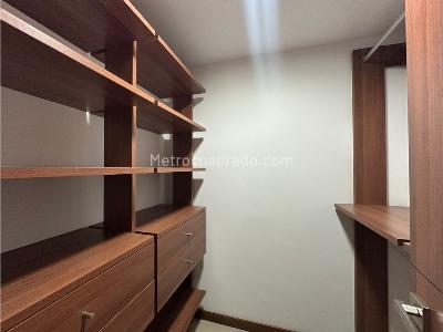 Apartamento de 2 alcobas en venta en Loma De Las Brujas, Envigado, 107 m² · foto 12 de 16