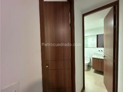 Apartamento de 2 alcobas en venta en Loma De Las Brujas, Envigado, 107 m² · foto 13 de 16
