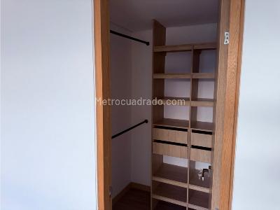 Apartamento de 3 alcobas en venta en El Poblado, Medellín, 79 m² · foto 10 de 11