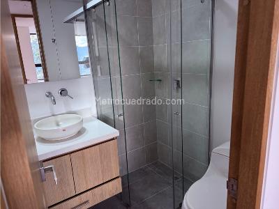 Apartamento de 3 alcobas en venta en El Poblado, Medellín, 79 m² · foto 11 de 11