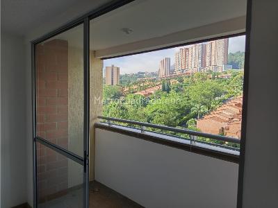 Apartamento de 3 alcobas en venta en Amazonia, Bello, 69 m² · foto 3 de 14