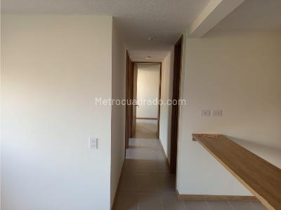 Apartamento de 3 alcobas en venta en Amazonia, Bello, 69 m² · foto 5 de 14