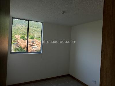Apartamento de 3 alcobas en venta en Amazonia, Bello, 69 m² · foto 6 de 14
