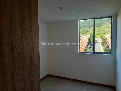 Apartamento de 3 alcobas en venta en Amazonia, Bello, 69 m² · foto 12 de 14