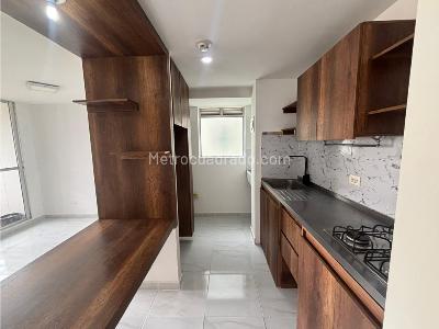 Apartamento de 3 alcobas en venta en Madera, Bello, 59 m² · foto 2 de 13