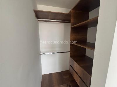 Apartamento de 3 alcobas en venta en Madera, Bello, 59 m² · foto 11 de 13