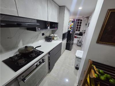 Casa de 3 alcobas en venta en Bosques El Chuscal, Envigado, 270 m² · foto 2 de 20