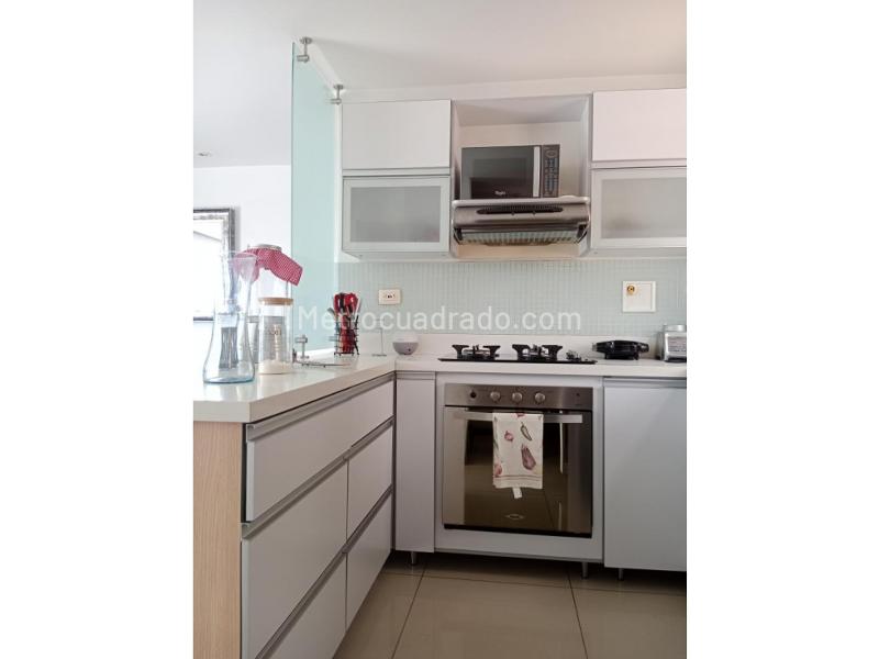 Modern 3BR Apartment with Social Balcony in El Poblado - 2