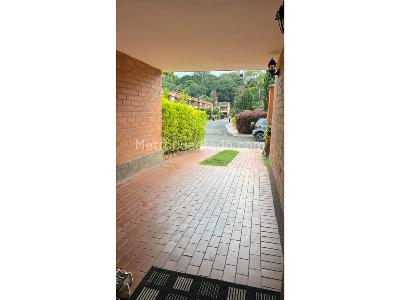 Casa de 3 alcobas en venta en Camino Verde, Envigado, 151 m² · foto 4 de 10