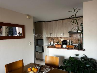 Apartamento en venta en Loma De Los Bernal, Medellín · foto 2 de 14