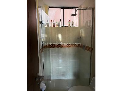 Apartamento en venta en Loma De Los Bernal, Medellín · foto 12 de 14