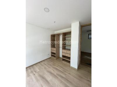 Apartamento de 3 alcobas en venta en Loma Del Escobero, Envigado, 110 m² · foto 2 de 8
