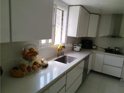 Casa de 5 alcobas en venta en Loma Del Escobero, Envigado, 256 m² · foto 2 de 20