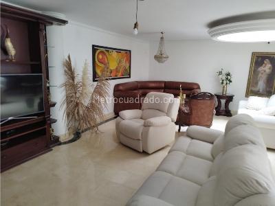Casa de 5 alcobas en venta en Loma Del Escobero, Envigado, 256 m² · foto 5 de 20