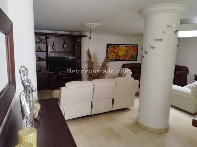 Casa de 5 alcobas en venta en Loma Del Escobero, Envigado, 256 m² · foto 6 de 20