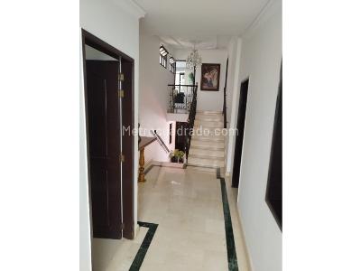 Casa de 5 alcobas en venta en Loma Del Escobero, Envigado, 256 m² · foto 9 de 20