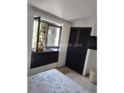 Casa de 5 alcobas en venta en Loma Del Escobero, Envigado, 256 m² · foto 12 de 20