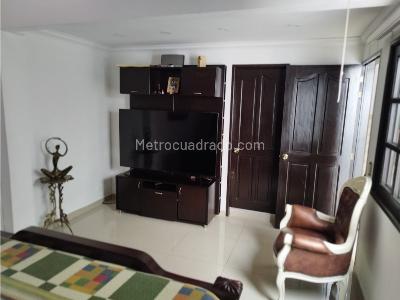 Casa de 5 alcobas en venta en Loma Del Escobero, Envigado, 256 m² · foto 16 de 20