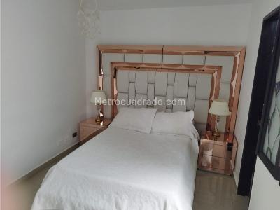 Casa de 5 alcobas en venta en Loma Del Escobero, Envigado, 256 m² · foto 18 de 20