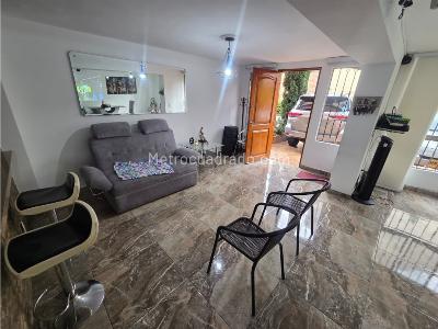 Casa de 5 alcobas en venta en Barrio La Florida, Sabaneta, 210 m² · foto 6 de 20