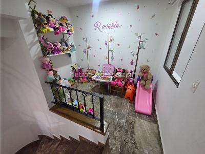 Casa de 5 alcobas en venta en Barrio La Florida, Sabaneta, 210 m² · foto 7 de 20