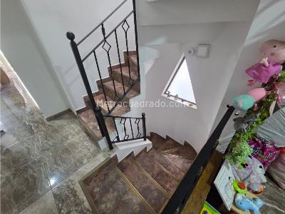 Casa de 5 alcobas en venta en Barrio La Florida, Sabaneta, 210 m² · foto 8 de 20