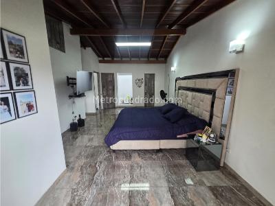 Casa de 5 alcobas en venta en Barrio La Florida, Sabaneta, 210 m² · foto 9 de 20