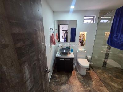 Casa de 5 alcobas en venta en Barrio La Florida, Sabaneta, 210 m² · foto 11 de 20