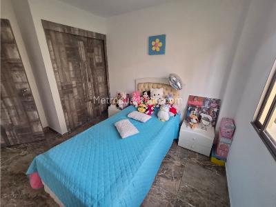 Casa de 5 alcobas en venta en Barrio La Florida, Sabaneta, 210 m² · foto 16 de 20