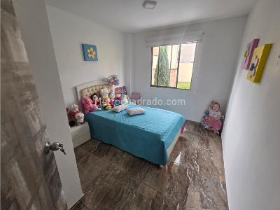 Casa de 5 alcobas en venta en Barrio La Florida, Sabaneta, 210 m² · foto 17 de 20