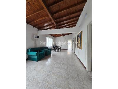 Casa de 4 alcobas en venta en Cabañas, Bello, 236 m² · foto 2 de 13